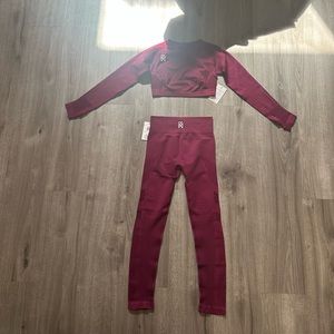 Issa Lifestyle Leggings & Long Sleeve Crop Top